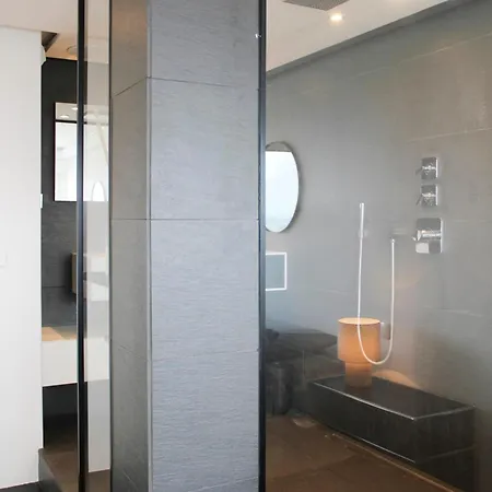 On The 31st Floor With Balcony In Apartment *