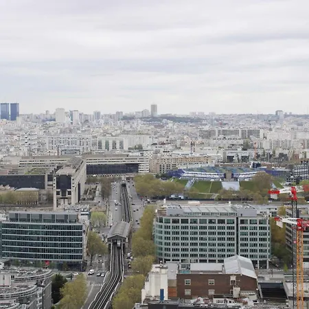 On The 31st Floor With Balcony In Lejlighed Paris